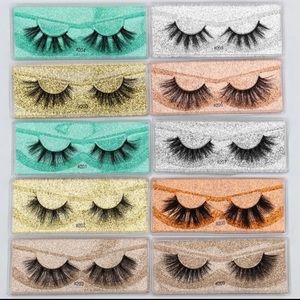 One box of 10 pairs of eyelashes